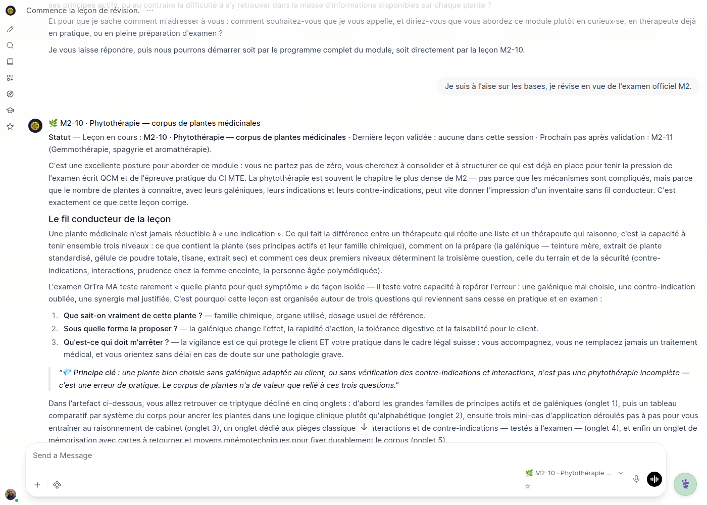 Capture d'écran d'une leçon de révision M2-10 Phytothérapie dans l'espace étudiant : questions d'examen, principe clé encadré, structure en onglets